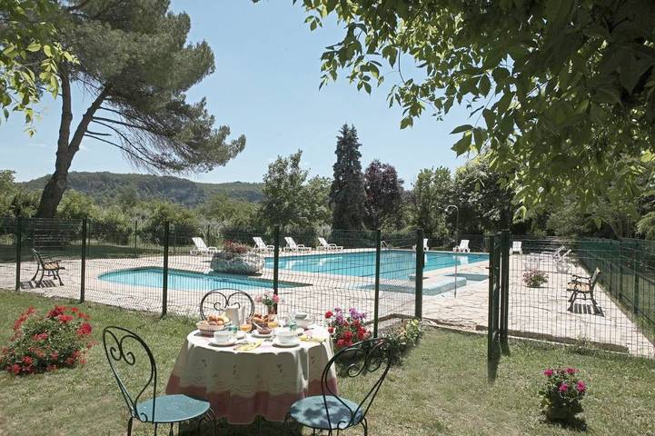 Gîte pour 2 personnes, avec vue ainsi que piscine et jardin à Les Eyzies-de-Tayac-Sireuil - 3
