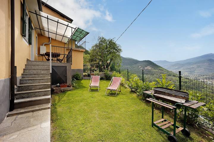 Appartamento intero, Appartamento 'Casa dei Fiori' adatto agli animali domestici con vista sulle montagne e Wi-Fi in Bosco (Casanova Lerrone), Casanova Lerrone