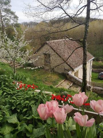 Gîte pour 4 personnes, avec terrasse ainsi que jardin et vue à Saint-Épain