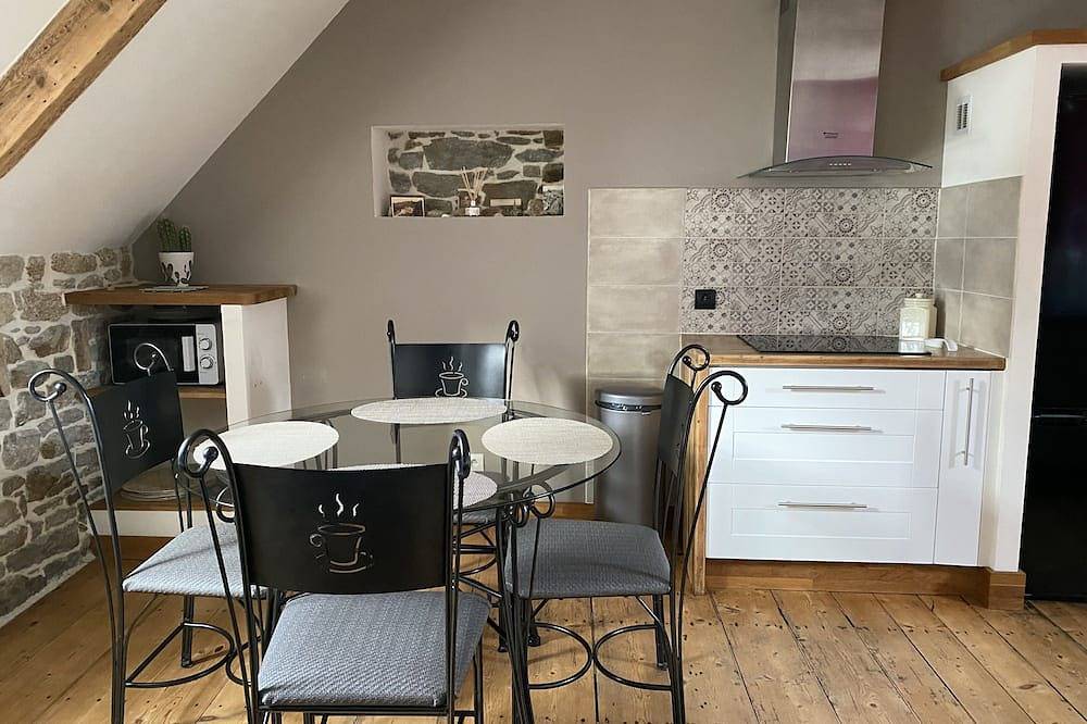 Entire apartment, Charming T3 apartment in the historic center of Dinan in Dinan, Dinan region