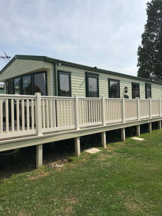 Camping for 4 people, with Balcony and Terrace as well as Pool and View in Mersea Island