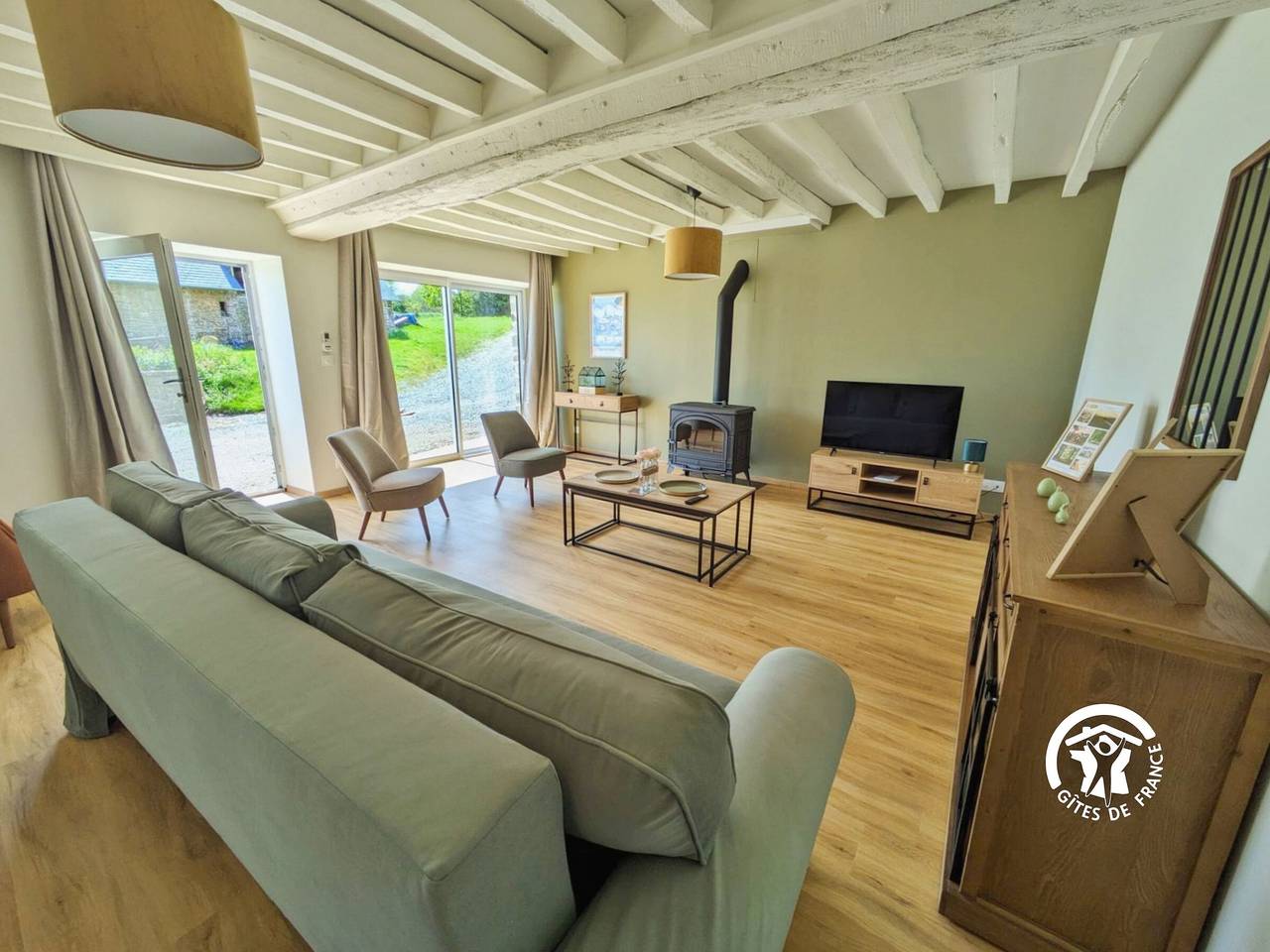 Charming Country Home in Mayenne – Sleeps 6, Hot Tub, Hiking Trails in Marcillé-la-Ville, Mayenne