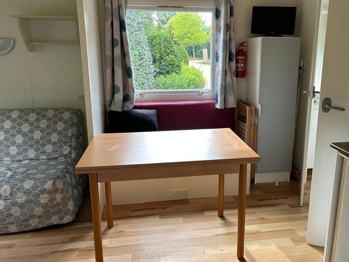 Mobil home pour 2 personnes, avec sauna ainsi que bassin pour enfant et terrasse, animaux acceptés à Apremont - 4