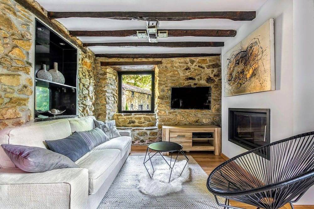 Gîte de charme avec Spa / Jacuzzi Lodge en Pays Basque in Valcarlos, Navarre