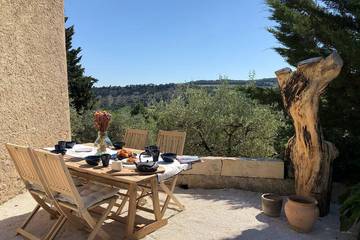 Gîte pour 4 personnes, avec jardin et terrasse à Venterol