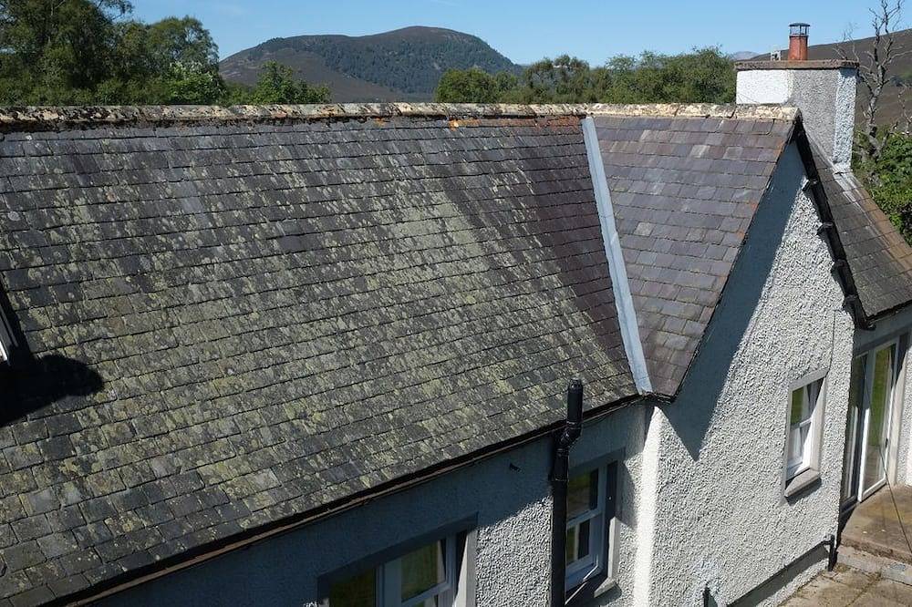 Morrone Cottage - Beautiful mountain cottage, large garden and wonderful views. in Braemar, Cairngorms National Park