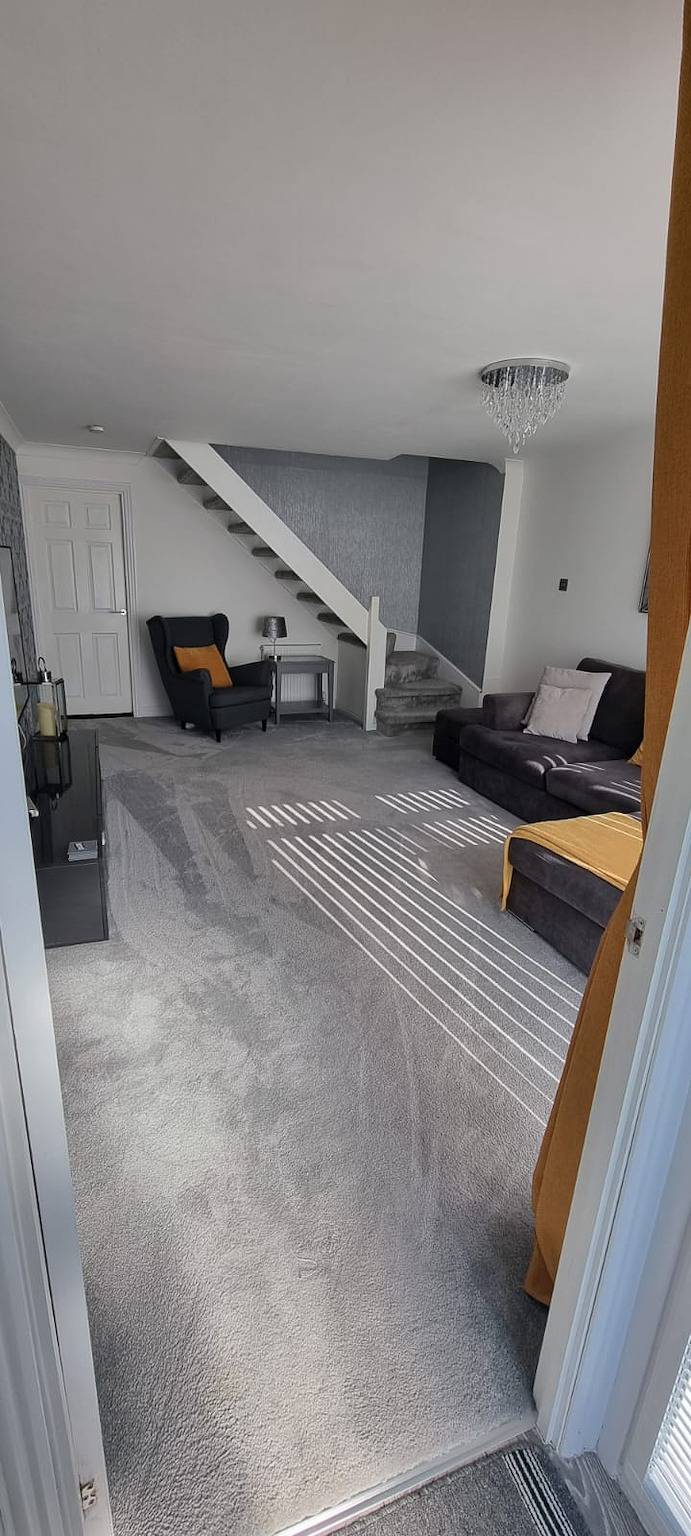 Beautiful 2 bed house, close to M74 and Strathclyde Park in North Lanarkshire