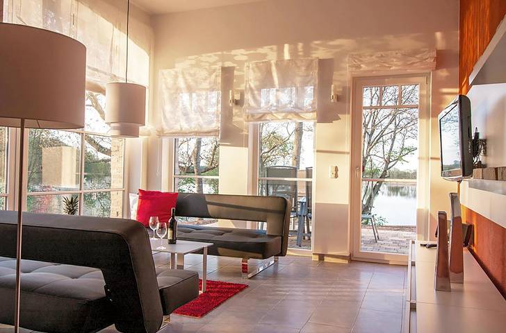 Ferienwohnung für 4 Personen, mit Sauna und Garten sowie Seeblick in Jabel