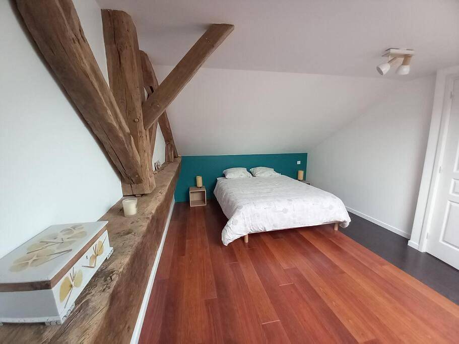 Appartement entier, Two-Bedroom Apartment in Ozenay, Région de Mâcon