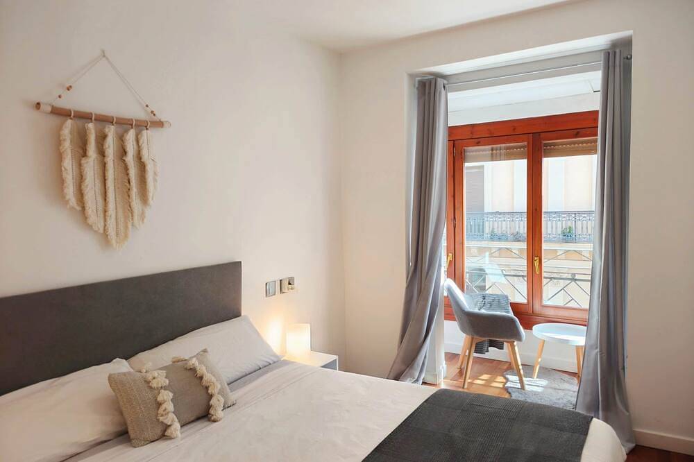 Entire apartment, El Mirador de Alfonso I in Saragossa, Saragossa Province