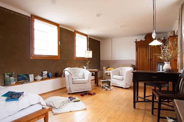 Ganze Wohnung, Small romantic apartment with sauna, garden, pool in Pegau, Burgenlandkreis