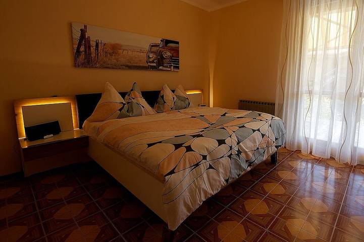 Ganze Wohnung, FeWo Arancia mit Schwimmbad, riesigem Balkon 250 Meter vom See,Ladestation 22 Kw in Maderno, Toscolano-Maderno