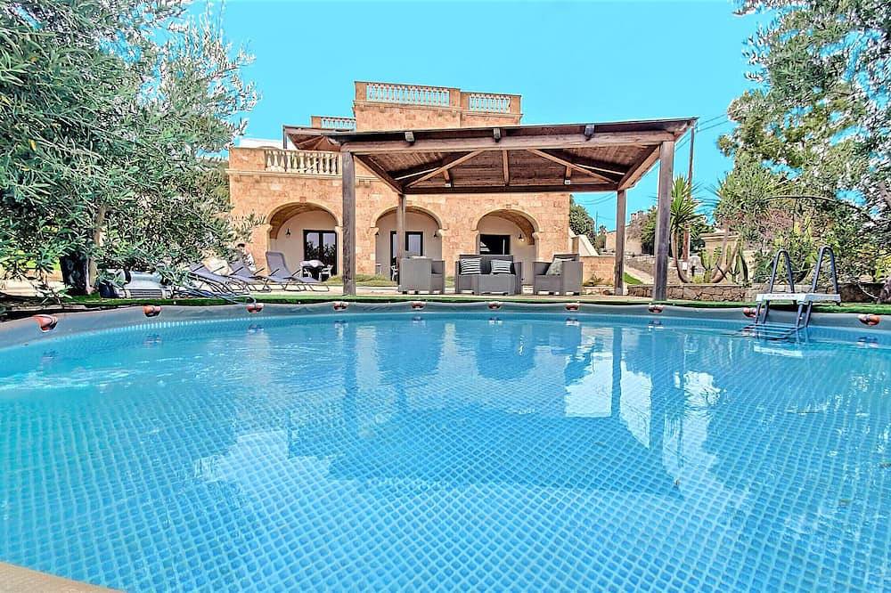 Haus mit 3 Wohnungen & Pool, 250m vom Meer in Torre Vado, Golf von Tarent