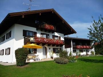 Ferienwohnung für 4 Personen, mit Garten und Balkon in Chieming
