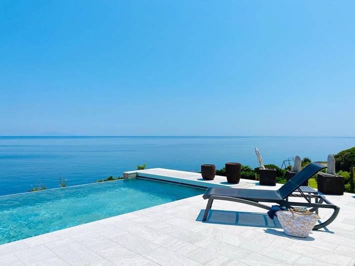 Location de vacances pour 8 personnes, avec piscine ainsi que terrasse et jacuzzi à Pietracorbara - 4