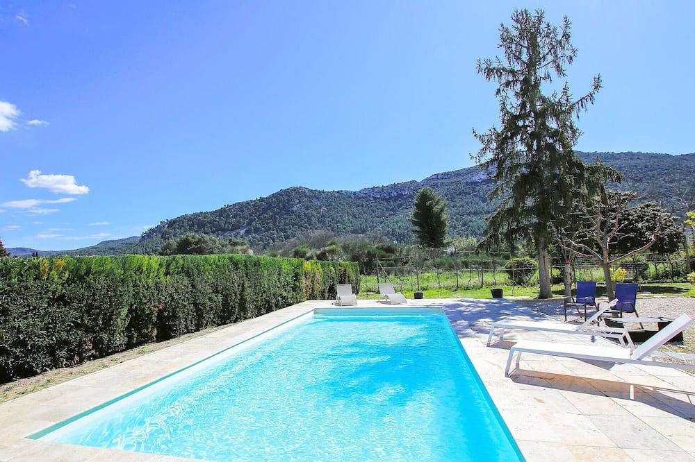 Entire apartment, 2 bedroom stunning apartment in Gemenos in Gémenos, Marseille region