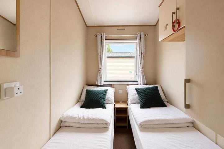 Brilliant 8 berth caravan near Walton-on-the-Naze in Essex, in Frinton and Walton, Essex