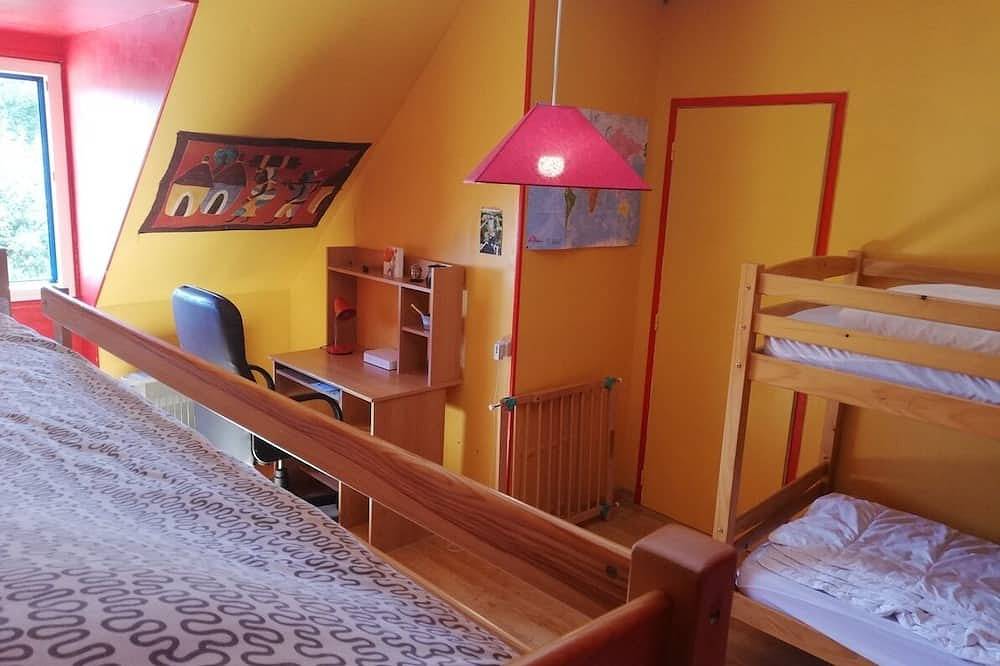 Maison de vacances avec piscine interieure chauffée et sauna privé in Vire Normandie, Région de Vire