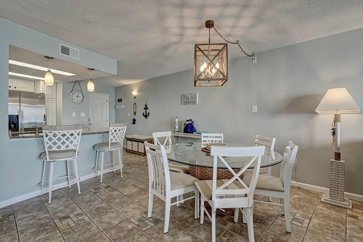 Vacation rental for 7 people, with pool and sauna as well as balcony in North Topsail Beach