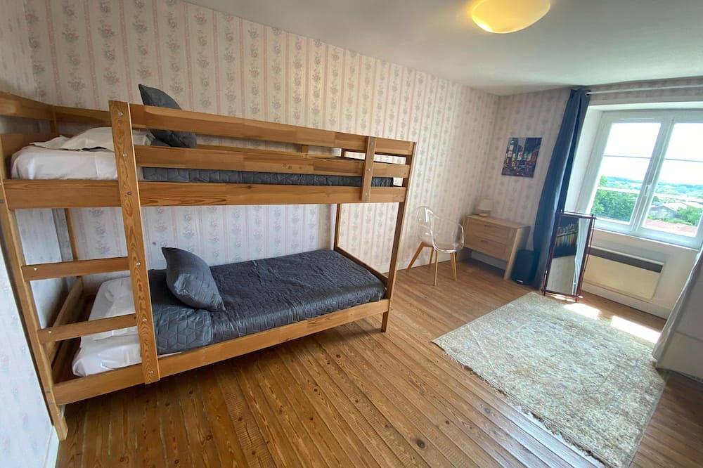 Gite 5 minutes from Puy du Fou in Les Epesses, La Roche-sur-Yon region