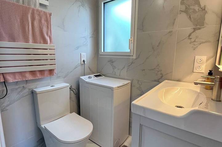 Oceanfront Vacation – House with a Garden Right Next to the Beach in Plozévet, Côte de Cornouaille
