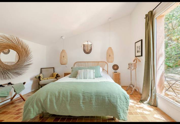 Location de vacances pour 2 personnes, avec terrasse, adapté aux familles à Roussillon