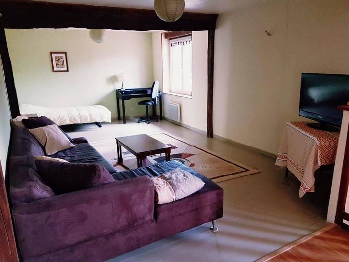 Location de vacances pour 8 personnes, avec Terrasse ainsi que Jardin et Vue à Buffières