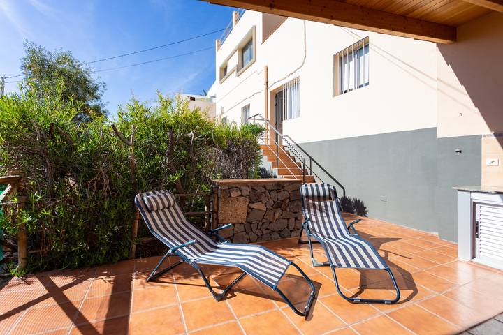 Ganze Wohnung, Ruhig gelegenes Apartment mit grosser Terrasse, BBQ und W-Lan in Playa de Igueste (Santa Cruz de Tenerife), Santa Cruz de Tenerife