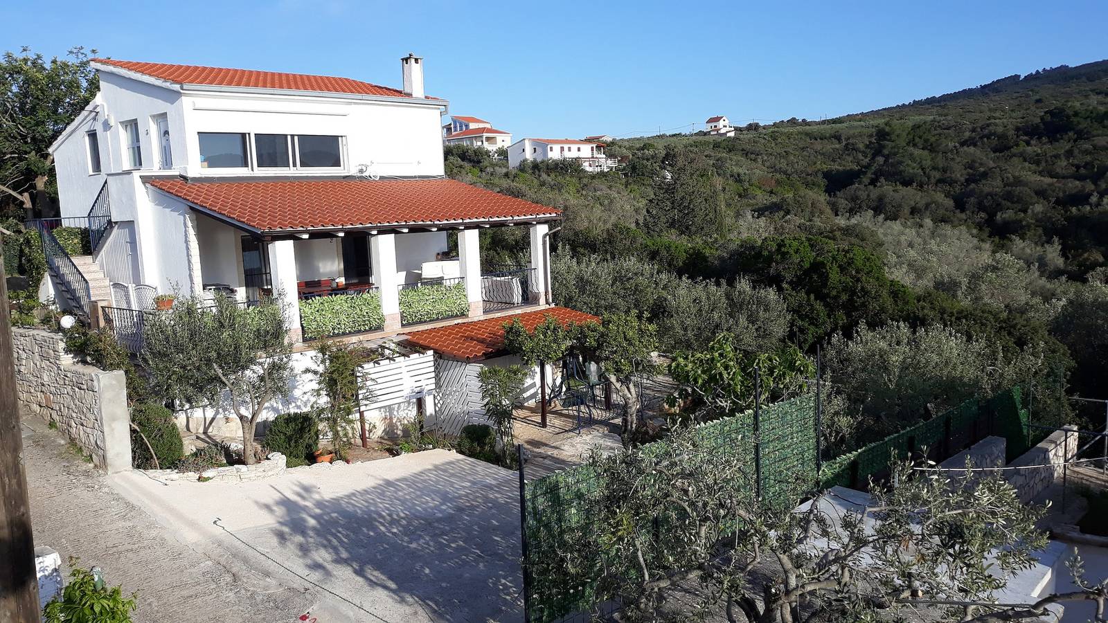 Ganze Wohnung, 2-Zimmer-Ferienwohnung mit Terrasse Necujam, Solta A-18993-a in Necujam, Solta