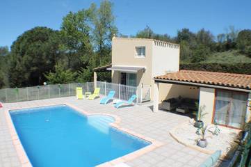 Gîte pour 3 personnes, avec piscine ainsi que terrasse et vue à Villedubert