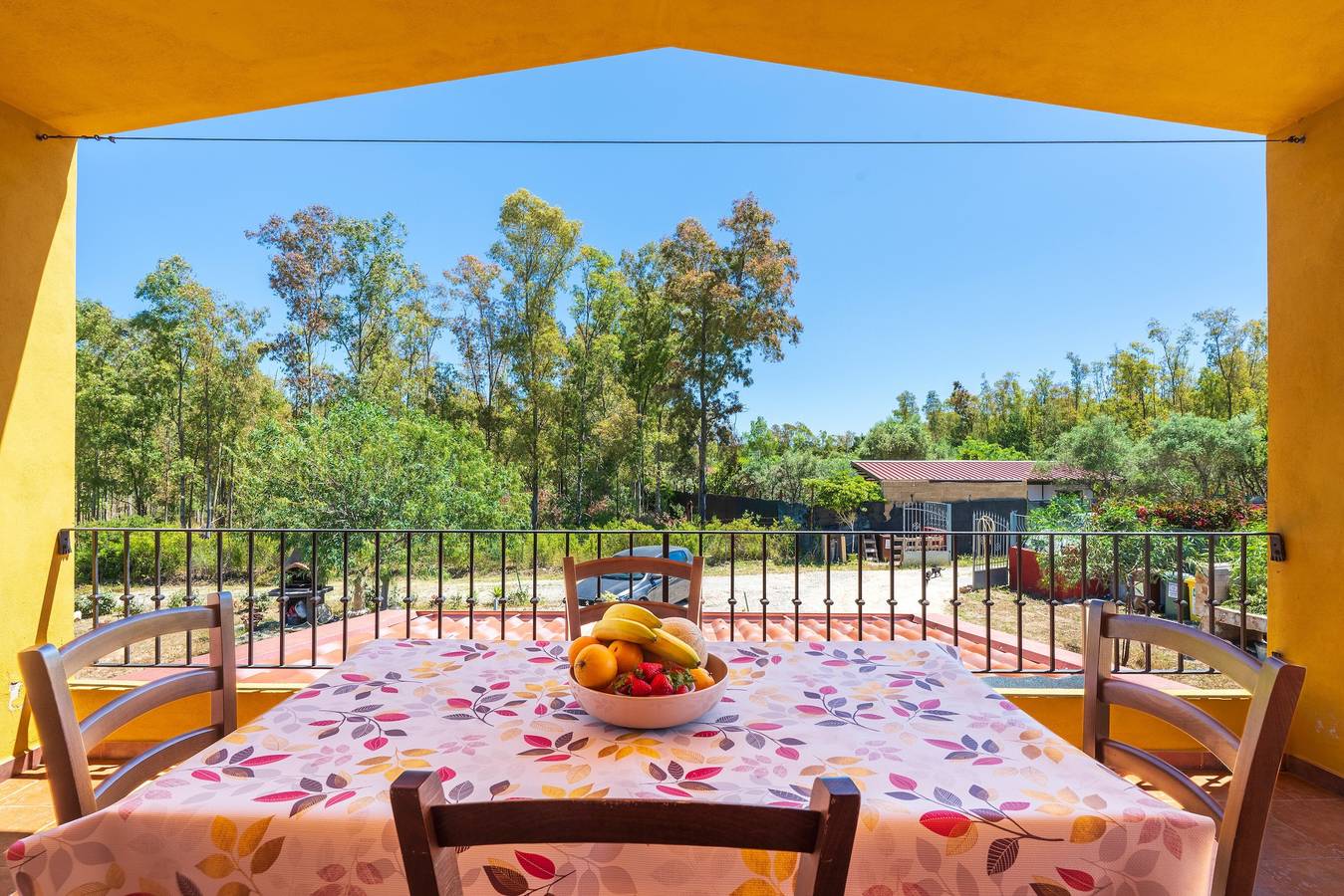 Ganze Wohnung, Apartment „Casa delle Mimose mit Terrasse“ mit privater Terrasse, Wlan und Klimaanlage in Buoncammino, Ogliastra Provinz