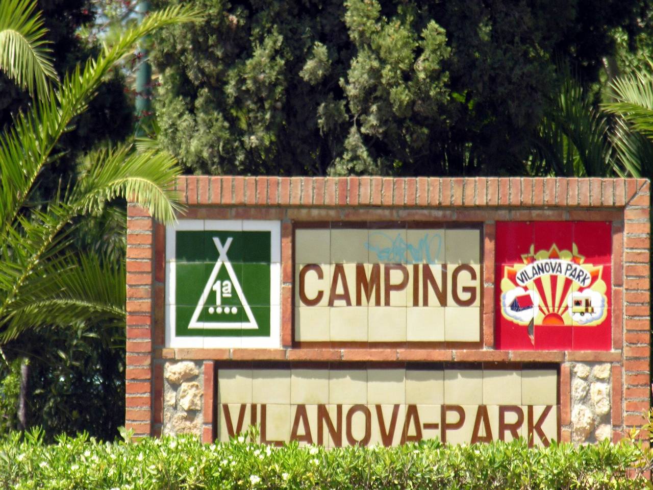 Chalet mit Klimaanlage in schönem Park in Alt Penedès, Penedes DO