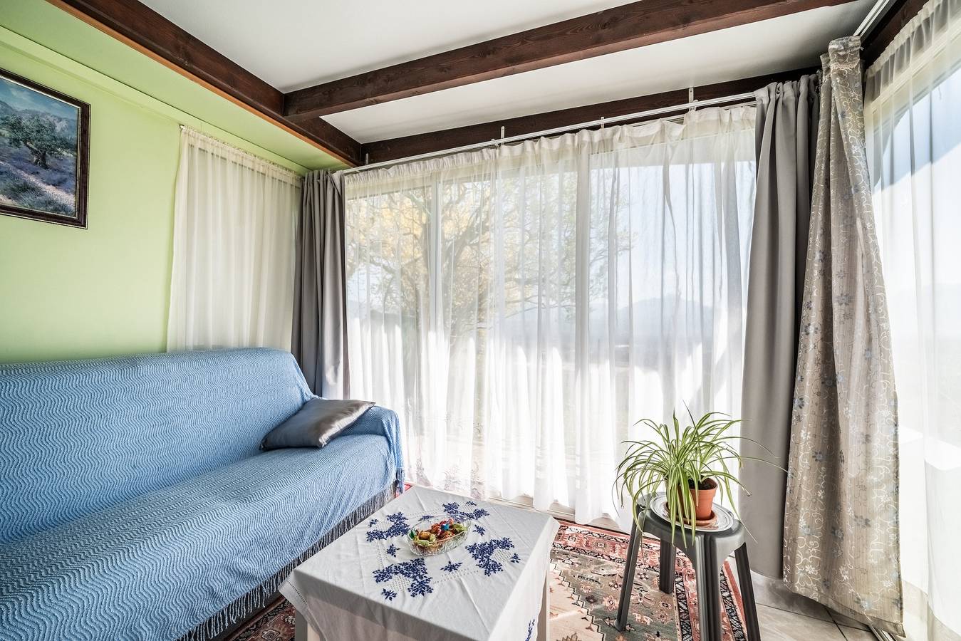 Apartamento entero, Apartamento "Charmant" con vistas a las montañas, terraza privada y Wi-Fi in Reignier-Ésery, Región de Saint-Julien-en-Genevois