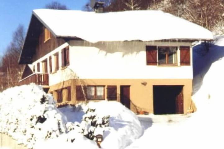 Location de vacances pour 4 personnes, avec terrasse ainsi que jardin et piscine, animaux acceptés dans Lac des Corbeaux