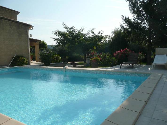Chambre d’hôte pour 6 personnes, avec Jacuzzi et Terrasse ainsi que Jardin et Piscine