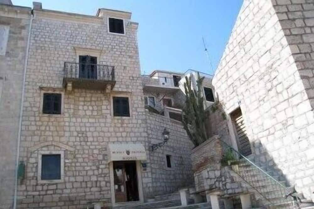 Hel lägenhet, Rooms Nikola,, Vis, hr in Vis Town, Vis