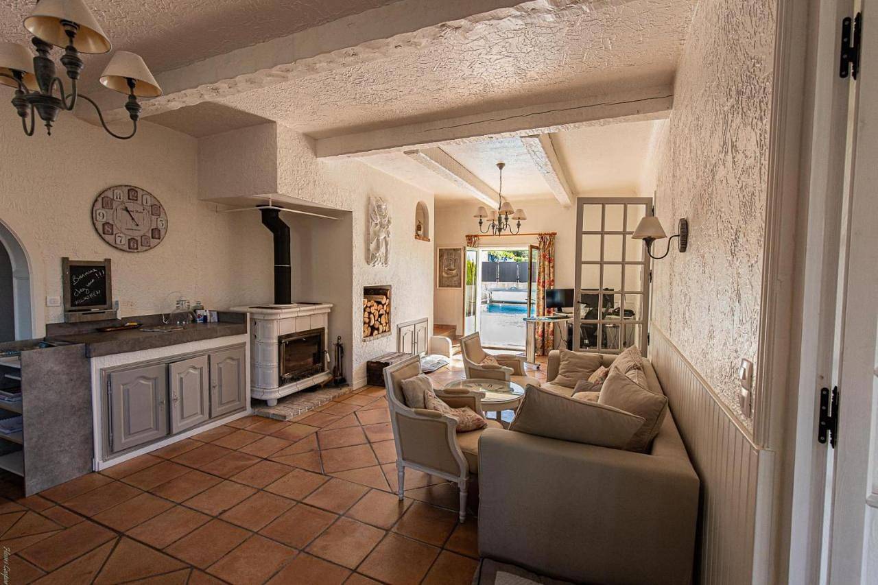 Apartment - Ground Floor in Revest-les-Roches, Côte méditerranéenne (France)