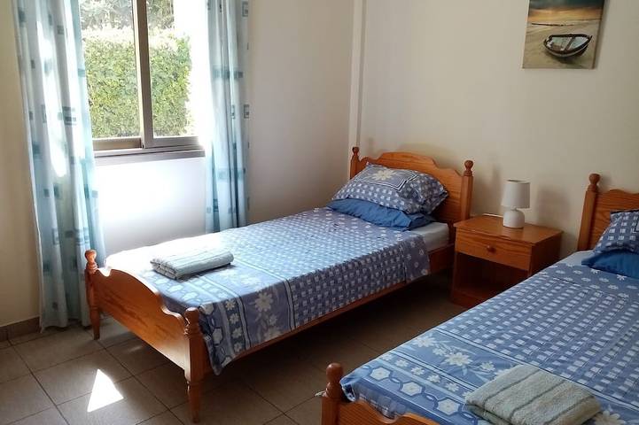 Location de vacances pour 4 personnes, avec terrasse et jardin dans Πισσούρι - 3