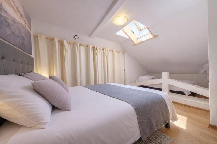 Gîte pour 4 personnes, avec vue à Pallud - 3