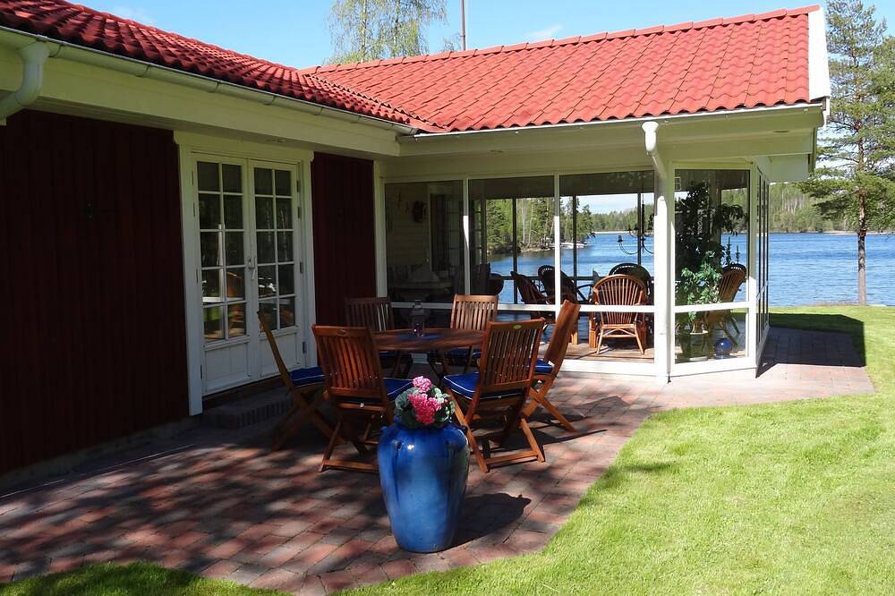Haus in sonniger Lage am Sommen mit eigenem Steg und Boot, gute Angelmöglichkeit in Boxholm kommun, Sommen