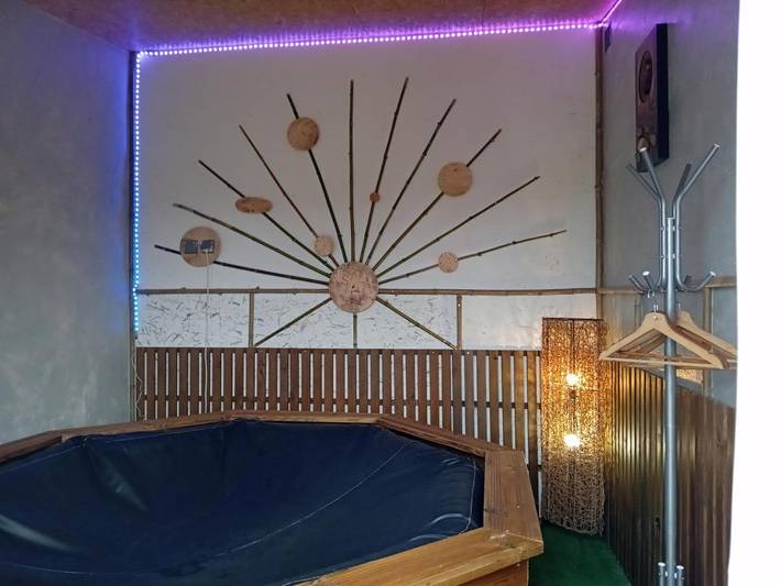 Gîte pour 4 personnes, avec piscine ainsi que jardin et jacuzzi dans Montpouillan - 2