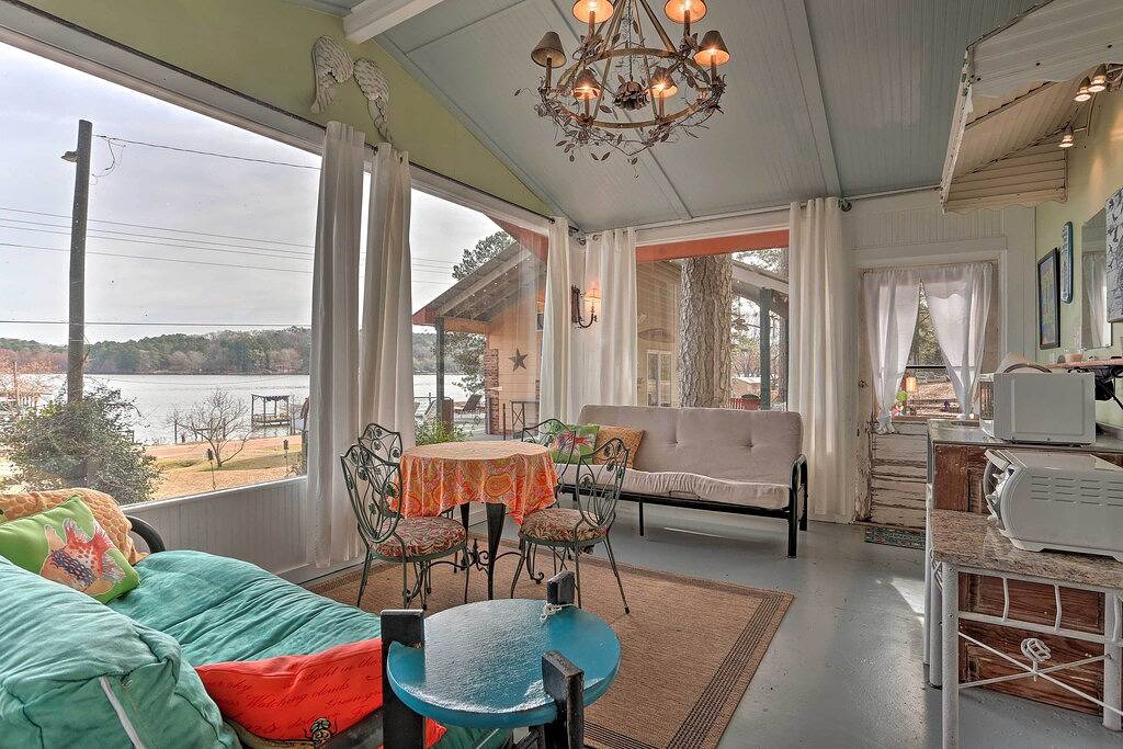 Neu! Lakeside Pleasure Island Cabin mit Terrasse und Grill in Union Parish