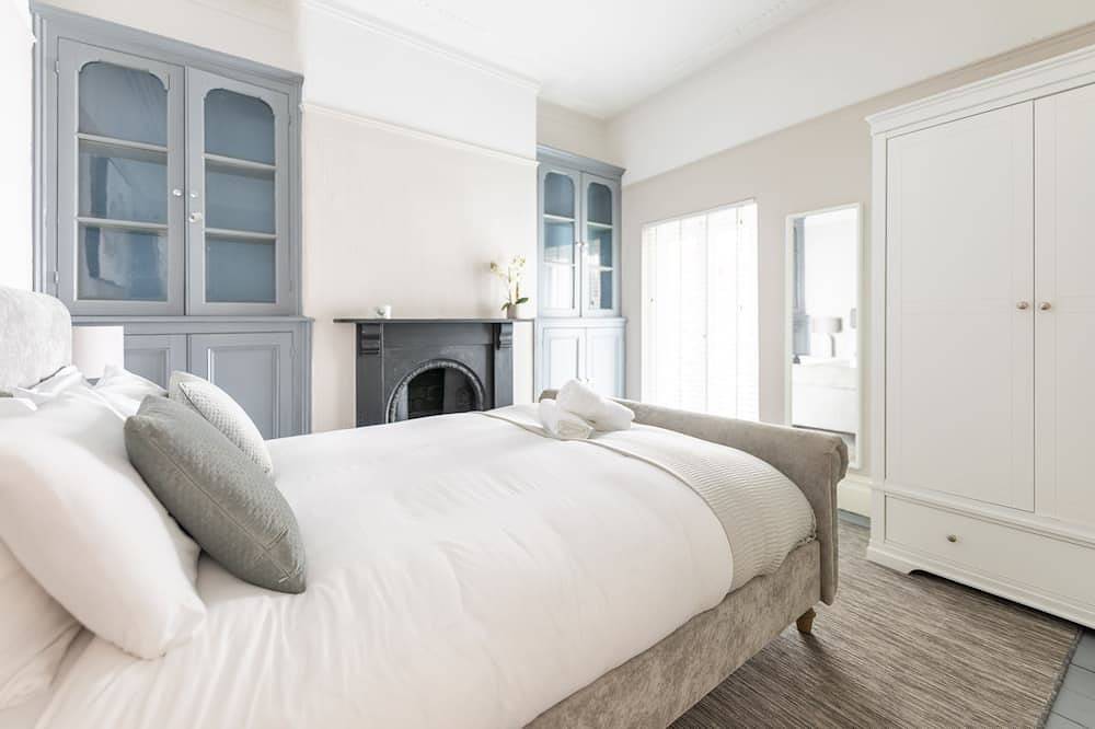 Stroll To The City Centre In From Chic Refurbished Townhouse in Cardiff, Cardiff und Umgebung