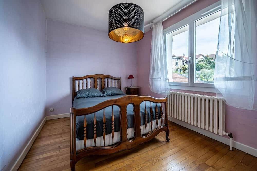 Entire apartment, Villa Amot | Swimming pool, Jacuzzi, mountain view terrace in Meylan, Isère