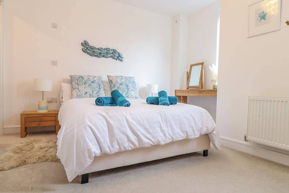 Upper Deck, family friendly, with a garden in Truro in Cornwall
