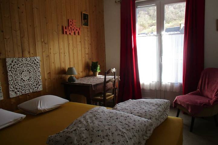 Ganze Wohnung, La Source - Wohnung und Terrasse -90 m²- Frankreich, Parc des Volcans d'Auvergne in Orcival, Regionaler Naturpark Volcans d'Auvergne