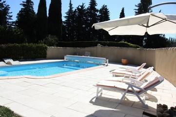 Gîte pour 2 personnes, avec jardin ainsi que jacuzzi et piscine à Cheval-Blanc