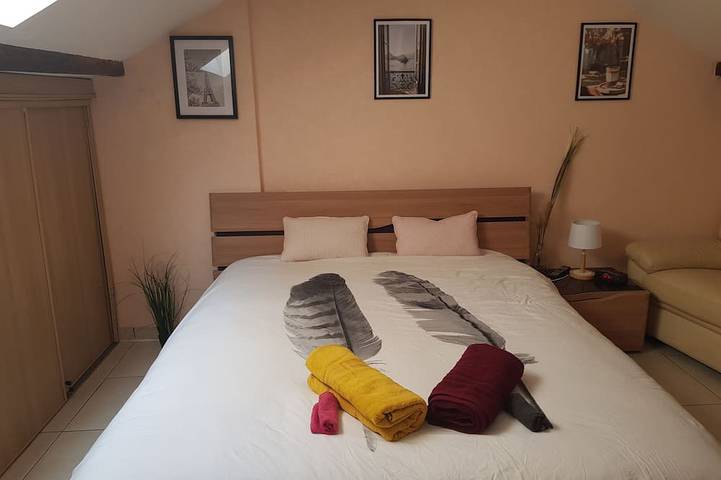 Appartement entier, Appartement  Entier  3 pièces 62 m2 avec Balcon proche Tram T2   a 5 mn a pied in Bezons, Val-d'Oise