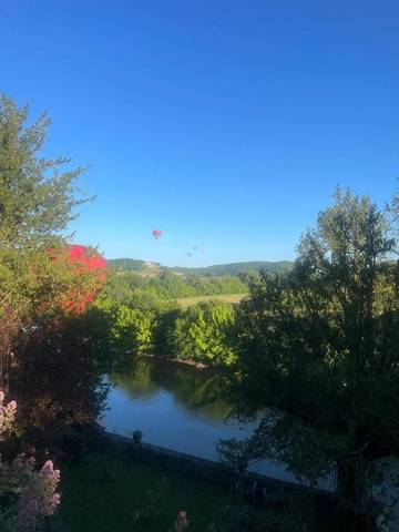 Gîte pour 2 personnes, avec vue et terrasse à Beynac-et-Cazenac
