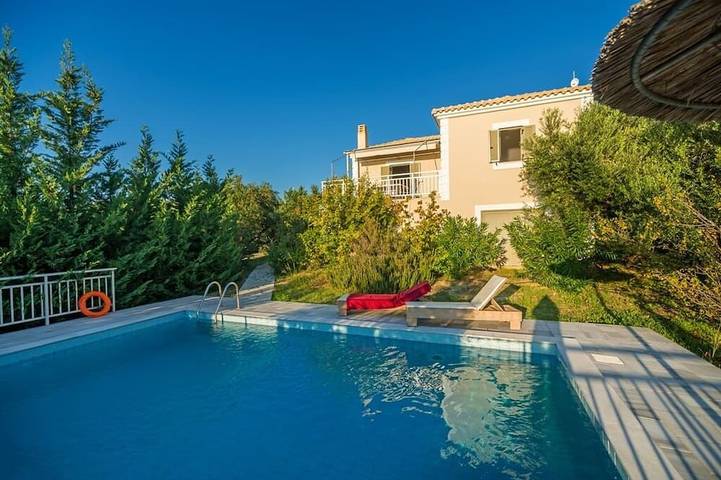 Location de vacances pour 5 personnes, avec balcon et jardin dans Gialova